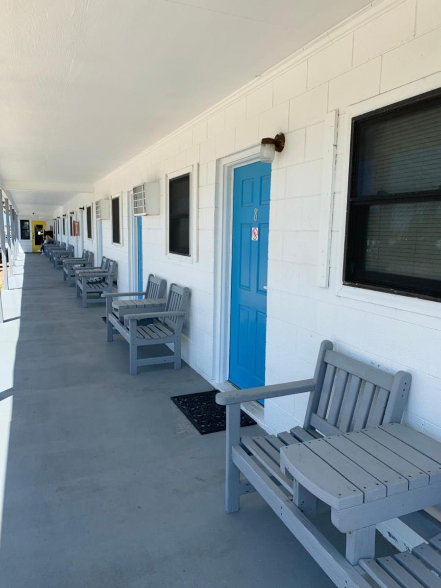 Sand Dollar Motel - image 5