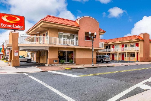 Econo Lodge Beach And Boardwalk - image 11