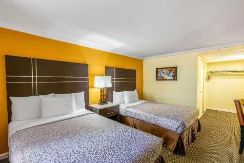 Econo Lodge Beach And Boardwalk - image 2
