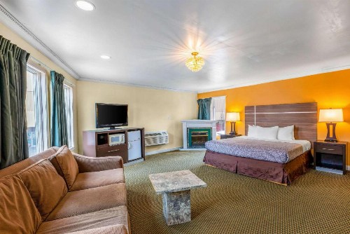 Econo Lodge Beach And Boardwalk - image 5
