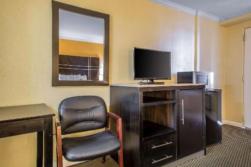 Rodeway Inn Boardwalk - image 4