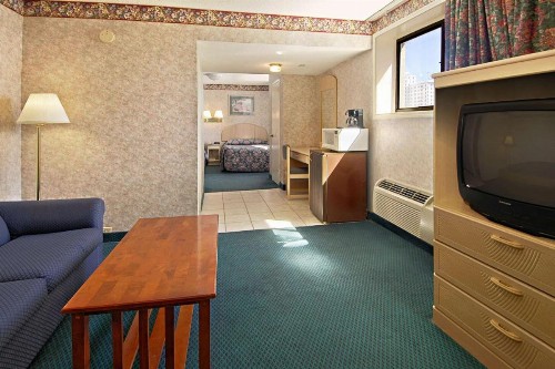 Super 8 by Wyndham Atlantic City - image 20