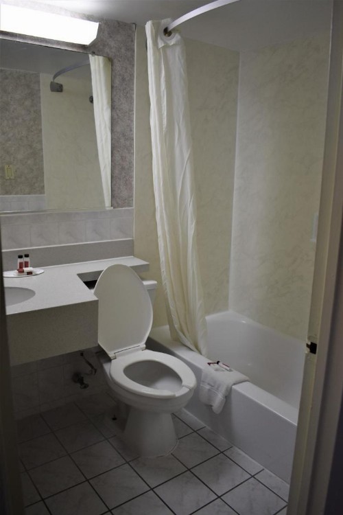 Super 8 by Wyndham Atlantic City - image 3