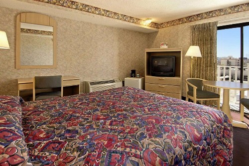 Super 8 by Wyndham Atlantic City - image 5