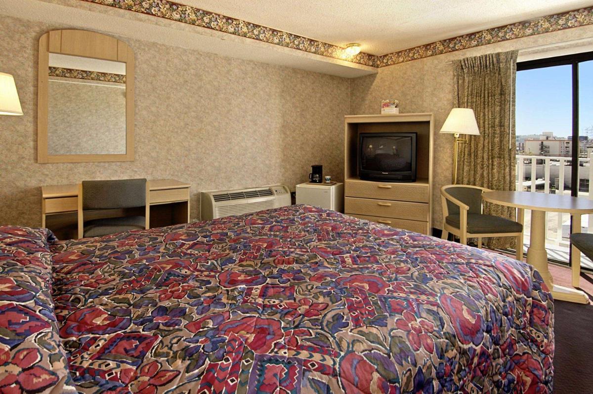 Super 8 by Wyndham Atlantic City - image 5