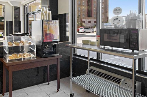 Super 8 by Wyndham Atlantic City - image 6