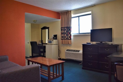 Super 8 by Wyndham Atlantic City - image 7