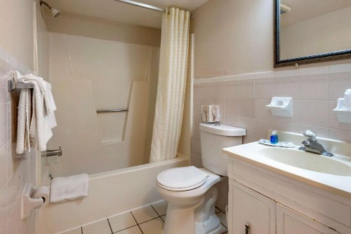 Rodeway Inn Oceanview - image 16