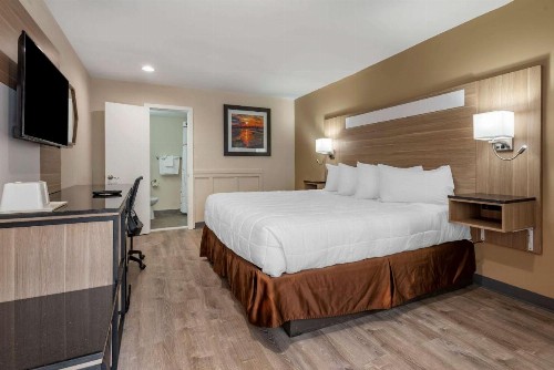 Rodeway Inn Oceanview - image 35