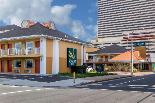 Quality Inn Flamingo - image 1