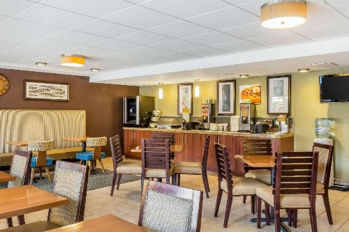 Quality Inn Flamingo - image 10