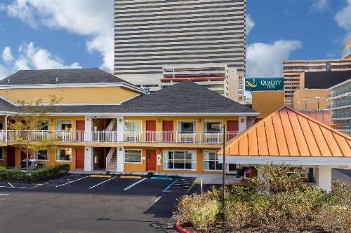 Quality Inn Flamingo - image 2
