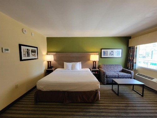 Quality Inn Flamingo - image 24