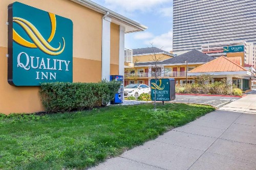 Quality Inn Flamingo - image 4