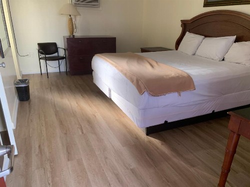 Sunset Inn - image 6