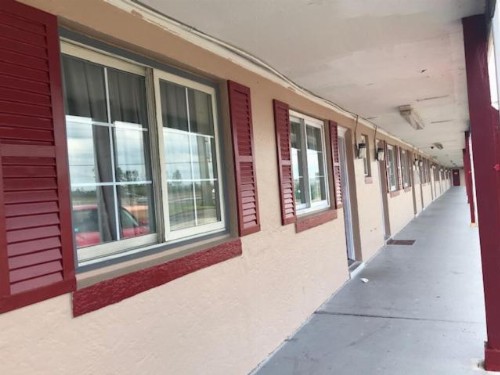 Sunset Inn - image 7