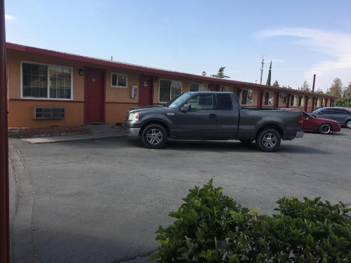 Valley Motel - image 12