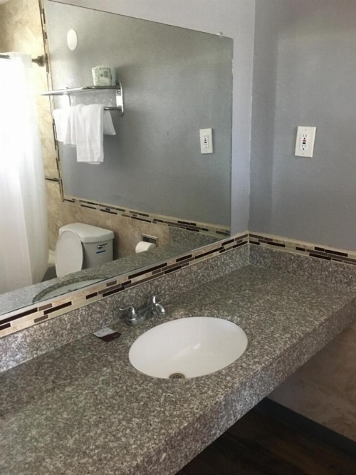 Valley Motel - image 15