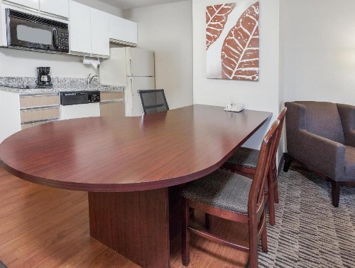 MainStay Suites Detroit Auburn Hills - image 3