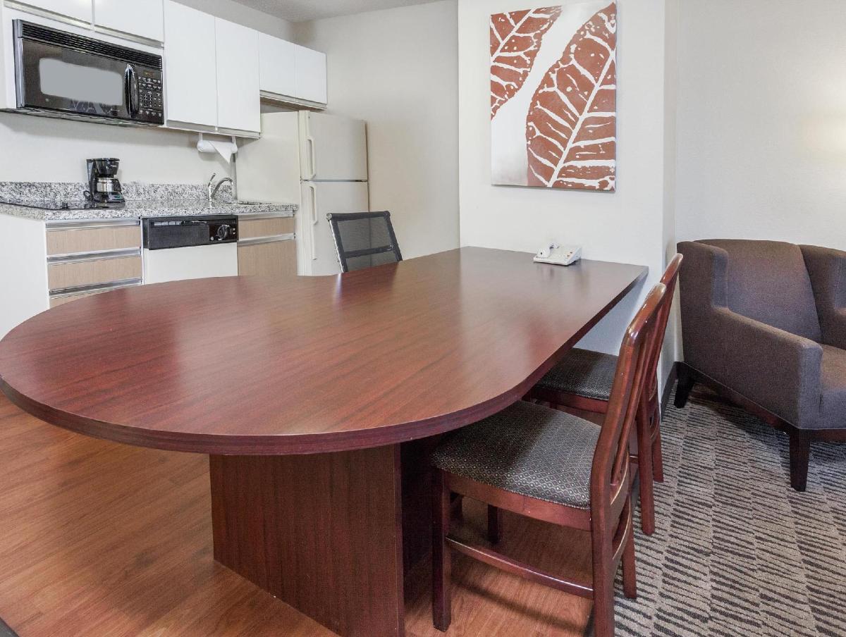 MainStay Suites Detroit Auburn Hills - image 3