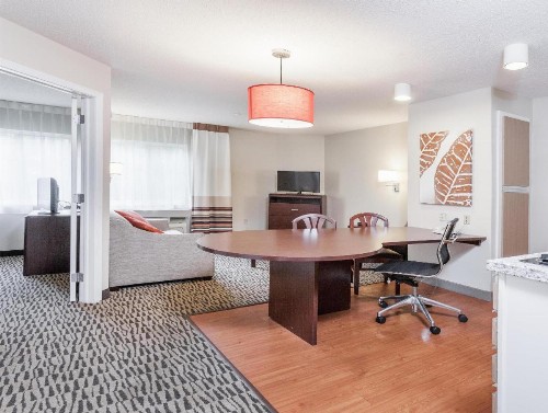MainStay Suites Detroit Auburn Hills - image 4