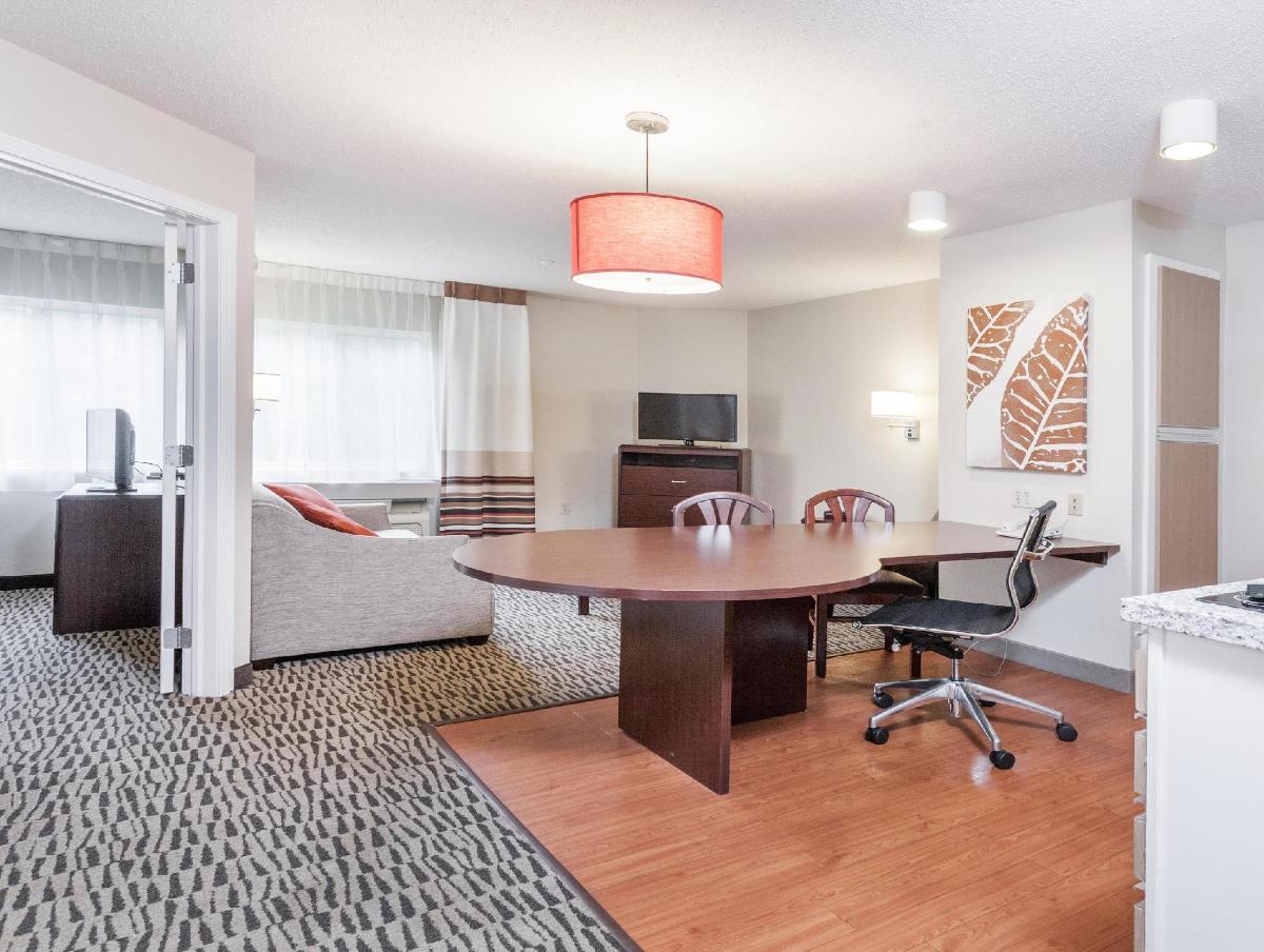 MainStay Suites Detroit Auburn Hills - image 4