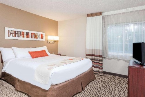 MainStay Suites Detroit Auburn Hills - image 5