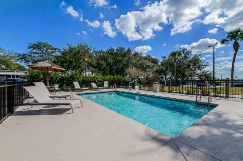 Best Western Auburndale Inn & Suites - image 3