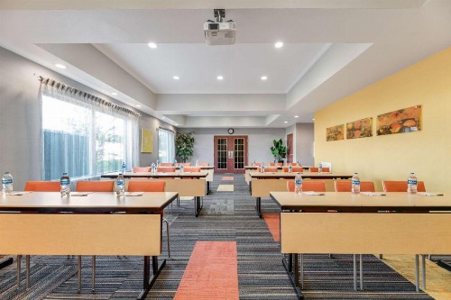 Best Western Auburndale Inn & Suites - image 34