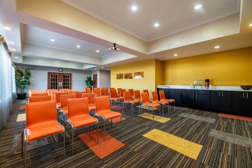 Best Western Auburndale Inn & Suites - image 35