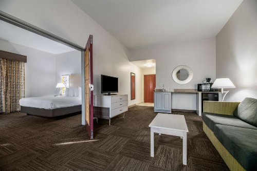 Best Western Auburndale Inn & Suites - image 7