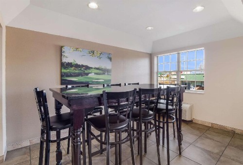 Quality Inn & Suites - image 10
