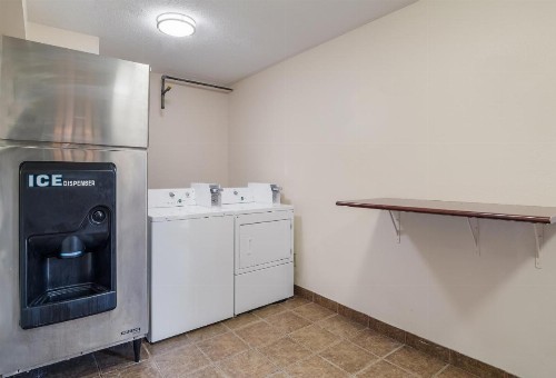 Quality Inn & Suites - image 11