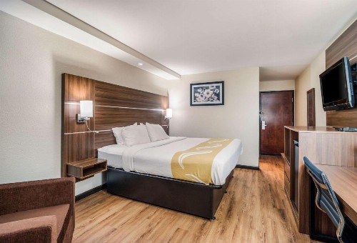 Quality Inn & Suites - image 15