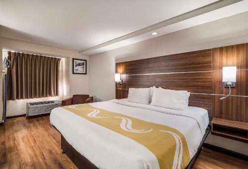 Quality Inn & Suites - image 17