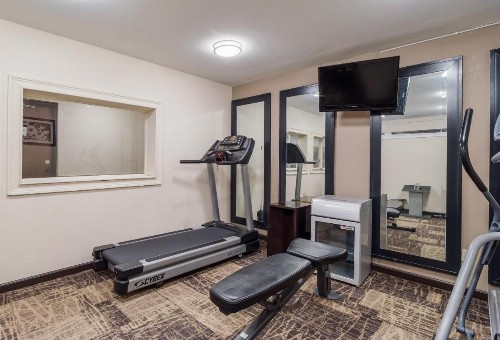 Quality Inn & Suites - image 19