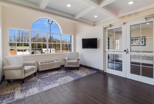 Quality Inn & Suites - image 3