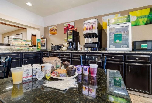 Quality Inn & Suites - image 30