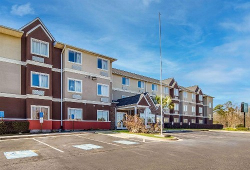 Quality Inn & Suites - image 33