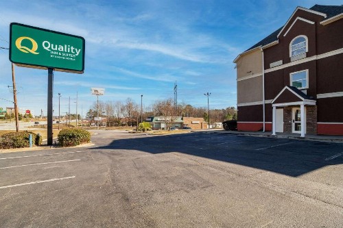 Quality Inn & Suites - image 41