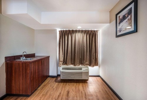 Quality Inn & Suites - image 45