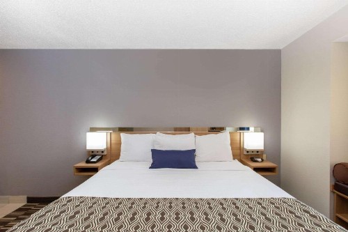 Microtel Inn & Suites by Wyndham Augusta/Riverwatch - image 28