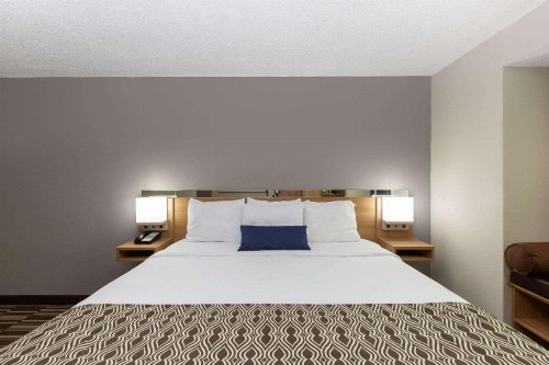 Microtel Inn & Suites by Wyndham Augusta/Riverwatch - image 6