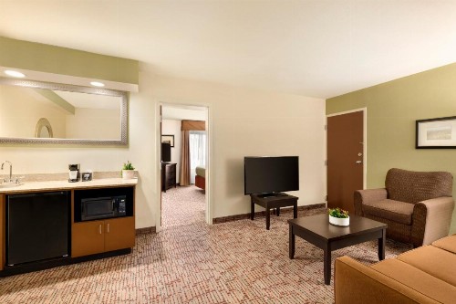 Baymont by Wyndham Augusta West - image 2