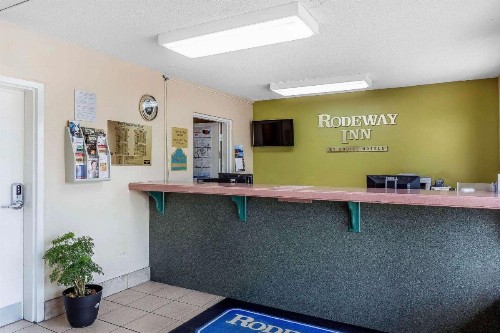 Rodeway Inn - image 21