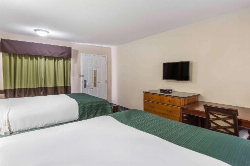 Rodeway Inn - image 24