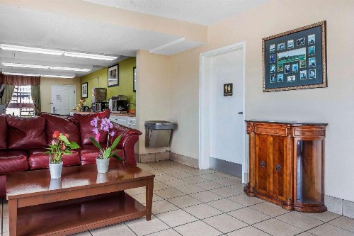 Rodeway Inn - image 26
