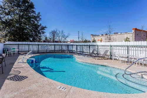 Rodeway Inn - image 6
