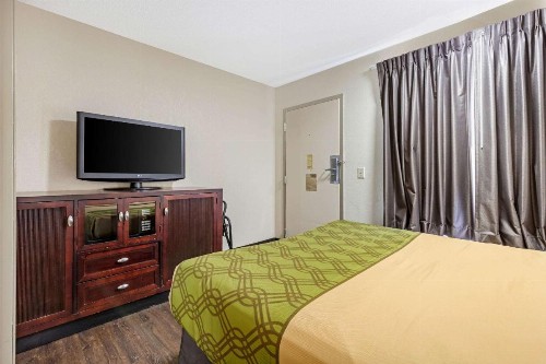 Econolodge Augusta - image 2
