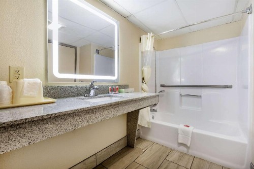 Econolodge Augusta - image 4